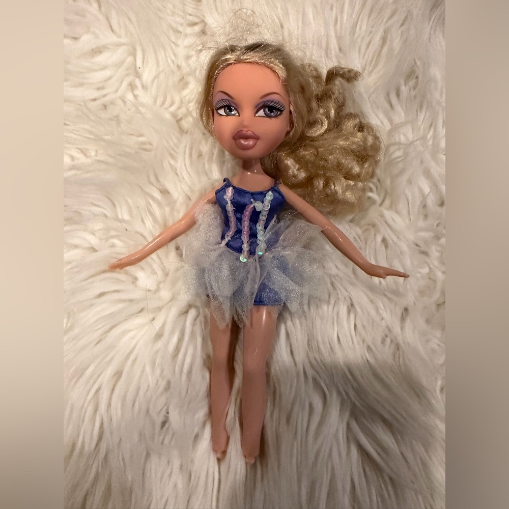 Bratz Costume Party Chloe Doll with Sparkling Blue Outfit